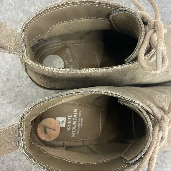 White Mountain Lambert Wedge Ankle Booties in Taupe/Grey Suede Women’s Size 7M - Picture 7 of 8